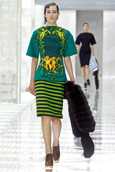 Look 12